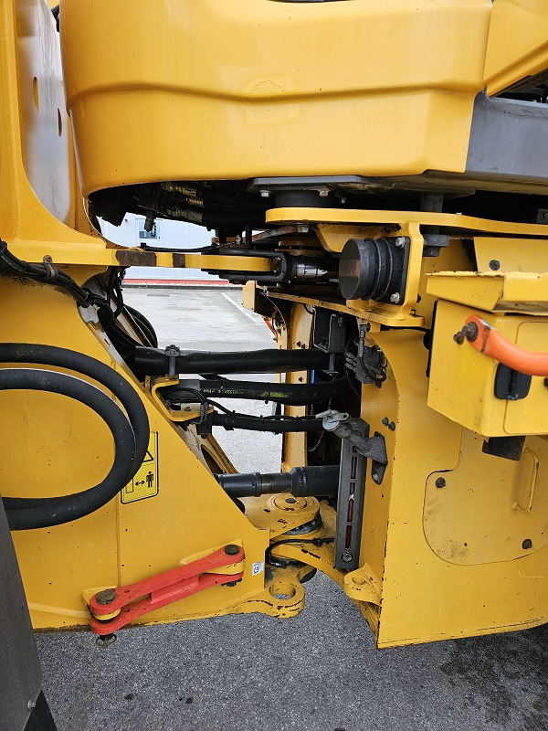 Wheel loader Volvo L120H: picture 13