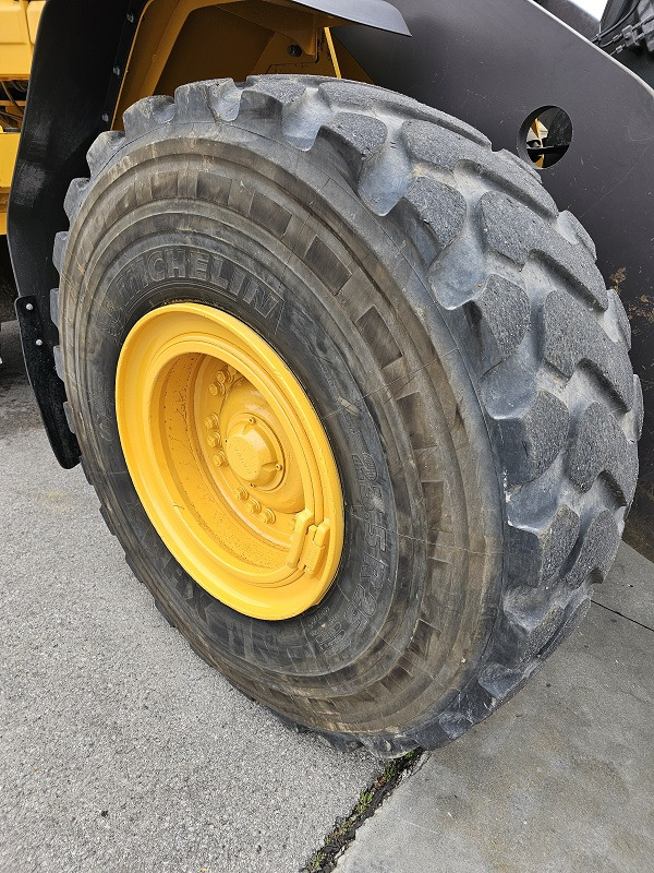 Wheel loader Volvo L120H: picture 17