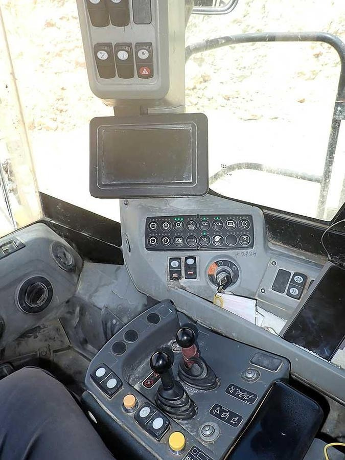 Wheel loader CAT 988K: picture 20