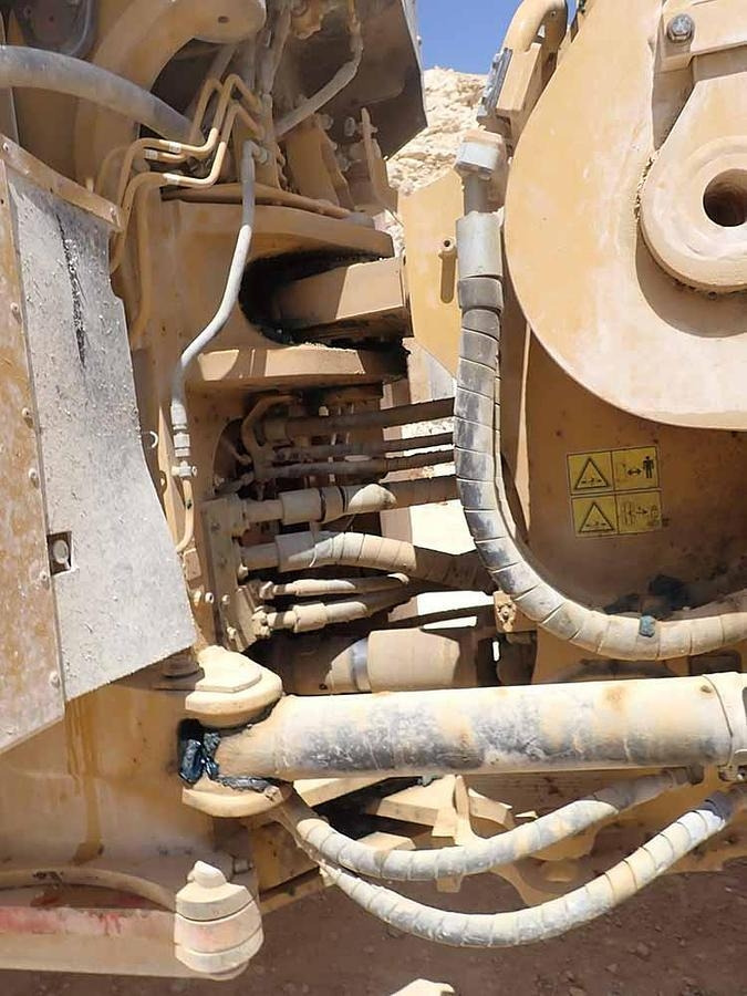 Wheel loader CAT 988K: picture 35