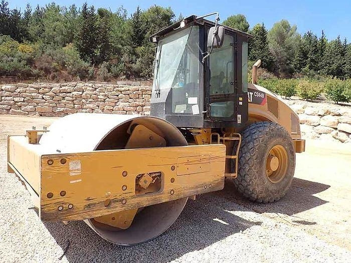 CAT CS64B - Vibratory plate: picture 2 CAT CS64B - Vibratory plate: picture 2