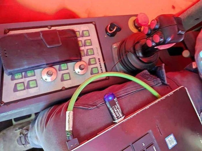 Crawler crane Liebherr HS885HD + BAUER CUTTER - 38 METERS: picture 6