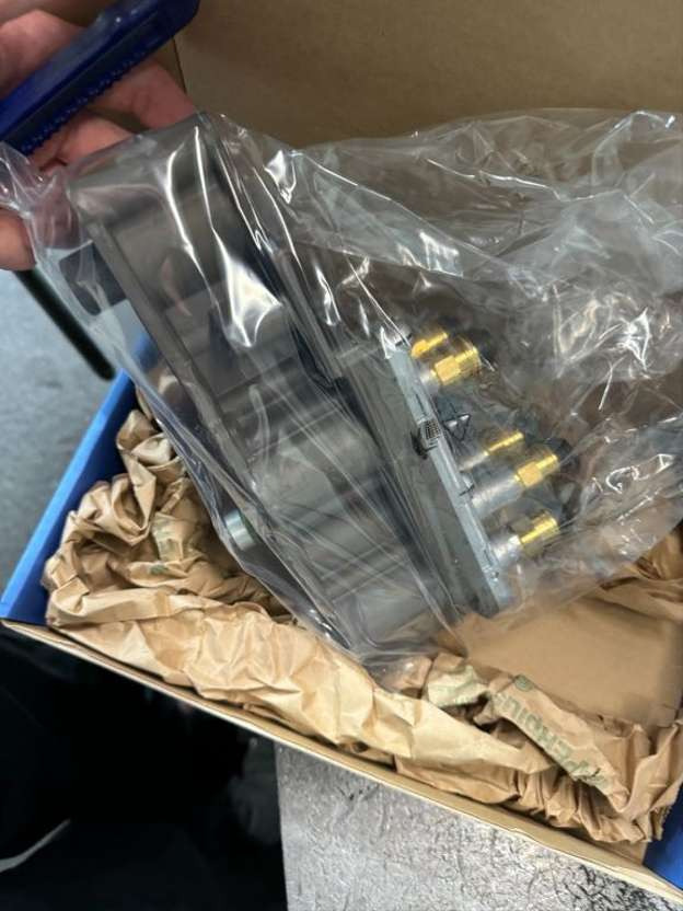 ZF Ventilblock fr 16S Getriebe MAN Iveco - Valve for Truck: picture 3 ZF Ventilblock fr 16S Getriebe MAN Iveco - Valve for Truck: picture 3