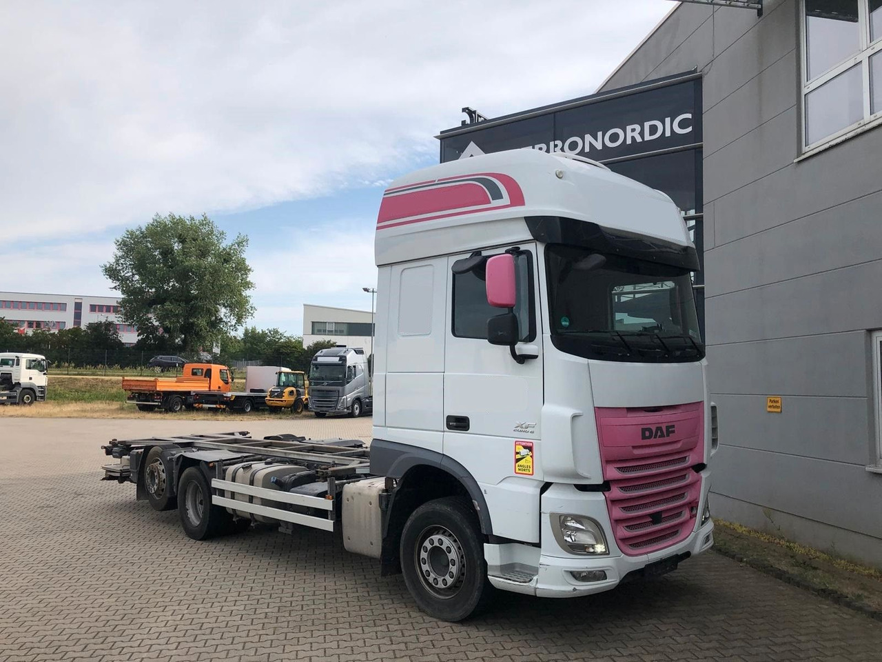 DAF XF460SSC Lenk/Lift*LBW*Standkl*Mega*NeueKuppl. - Container transporter/ Swap body truck: picture 1 DAF XF460SSC Lenk/Lift*LBW*Standkl*Mega*NeueKuppl. - Container transporter/ Swap body truck: picture 1