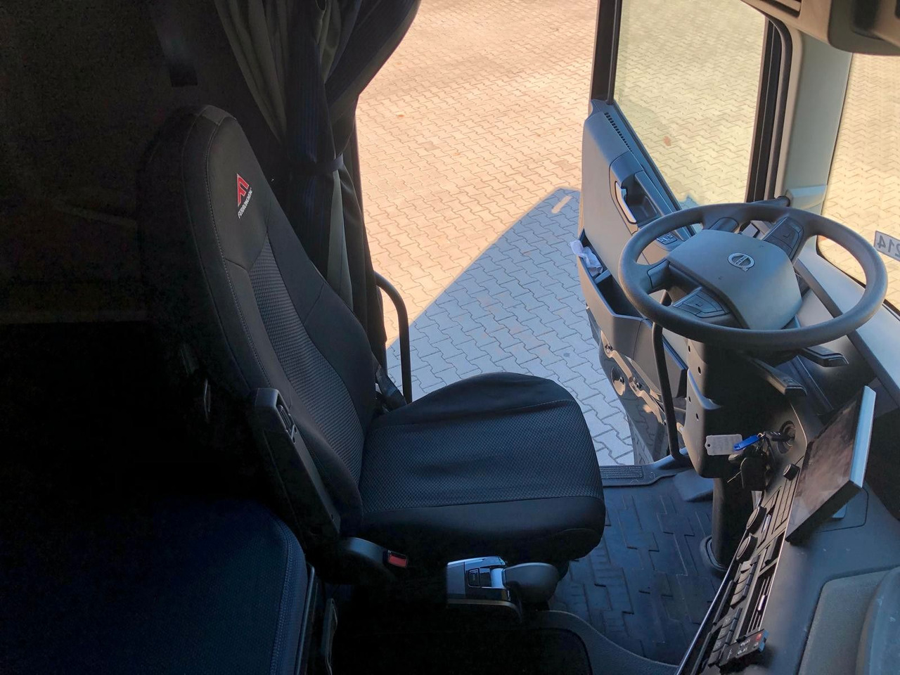 Volvo FH460 XL*A.Miete*TurboComp*2Tanks*Standklima on lease Volvo FH460 XL*A.Miete*TurboComp*2Tanks*Standklima: picture 9