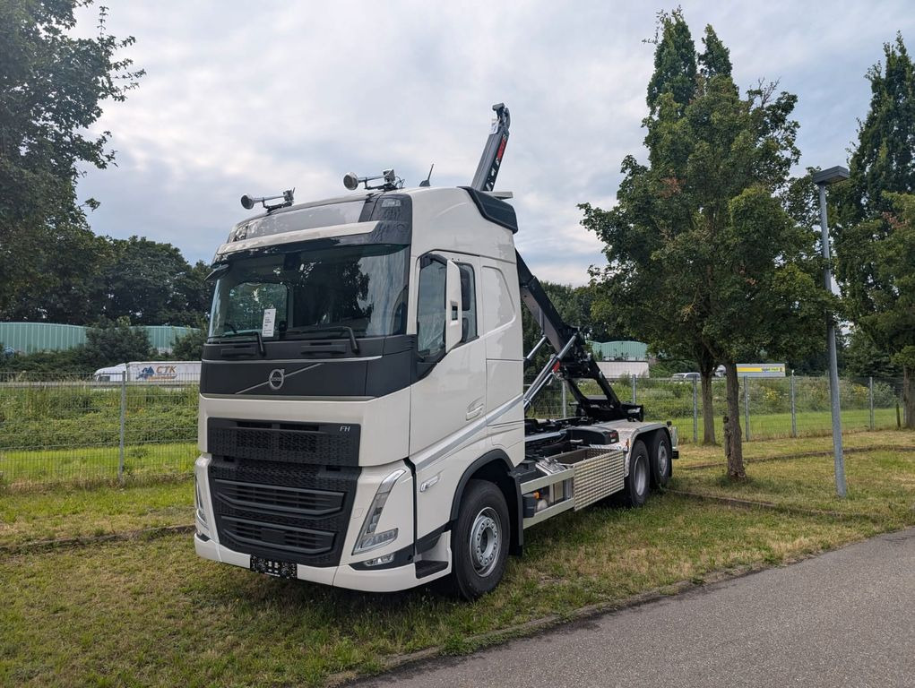Volvo FH 5006x2 R - Hook lift truck: picture 2 Volvo FH 5006x2 R - Hook lift truck: picture 2