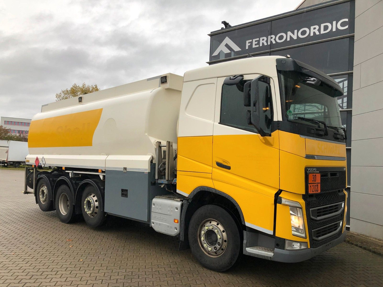 Volvo FH420 Tridem*ADR*3 Kammern 26700LT*ROHR*Sening - Tank truck: picture 1 Volvo FH420 Tridem*ADR*3 Kammern 26700LT*ROHR*Sening - Tank truck: picture 1