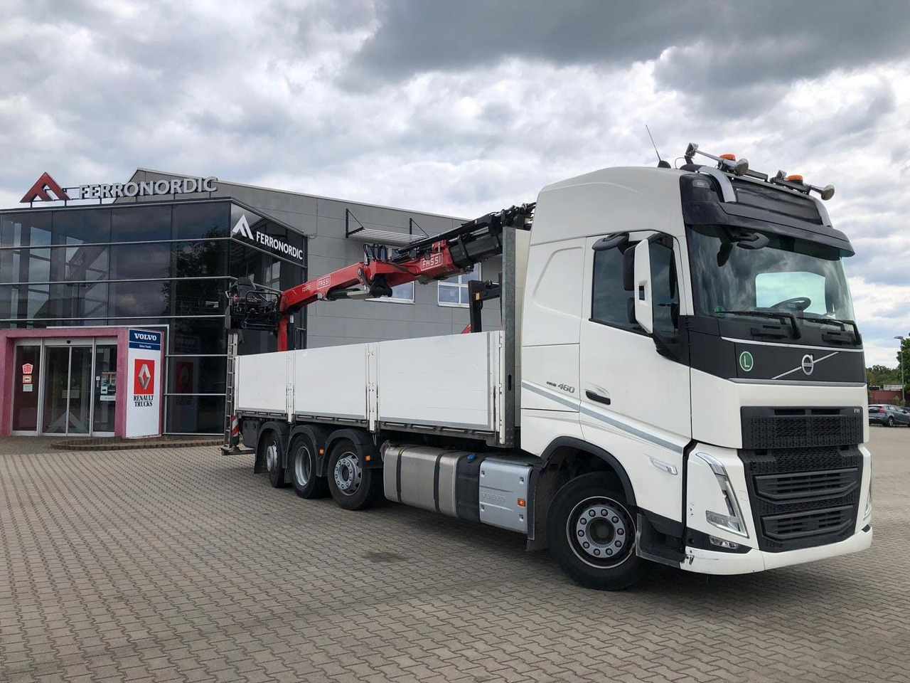 Volvo FH460 8x2 TRIDEM VLA&NLA gelenkt*FASSI F215AS.24 - Crane truck: picture 3 Volvo FH460 8x2 TRIDEM VLA&NLA gelenkt*FASSI F215AS.24 - Crane truck: picture 3