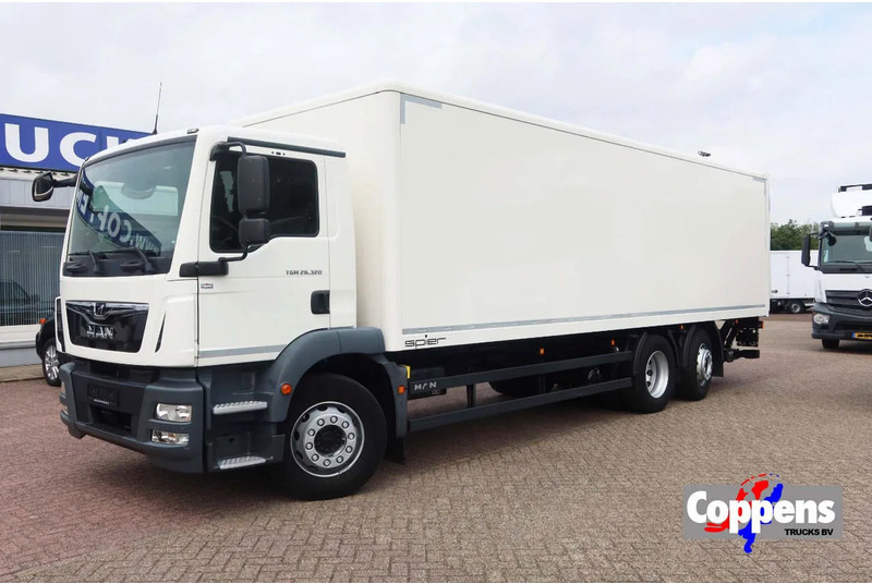 MAN 26.320 TGM Bak+Klep stuur lift as Bar klep 2.000 kg - Box truck: picture 1 MAN 26.320 TGM Bak+Klep stuur lift as Bar klep 2.000 kg - Box truck: picture 1