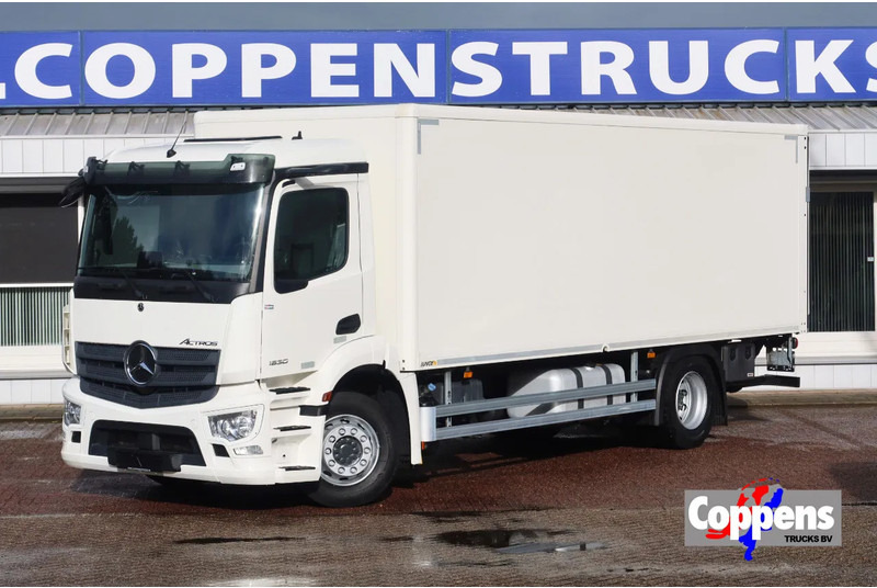 Mercedes-Benz Actros 1830 Bak + Dhollandia klep 2000 KG + rolstops. - Box truck: picture 1 Mercedes-Benz Actros 1830 Bak + Dhollandia klep 2000 KG + rolstops. - Box truck: picture 1