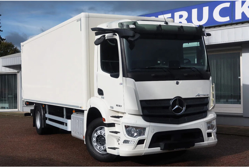 Mercedes-Benz Actros 1830 Bak + Dhollandia klep 2000 KG + rolstops. - Box truck: picture 2 Mercedes-Benz Actros 1830 Bak + Dhollandia klep 2000 KG + rolstops. - Box truck: picture 2