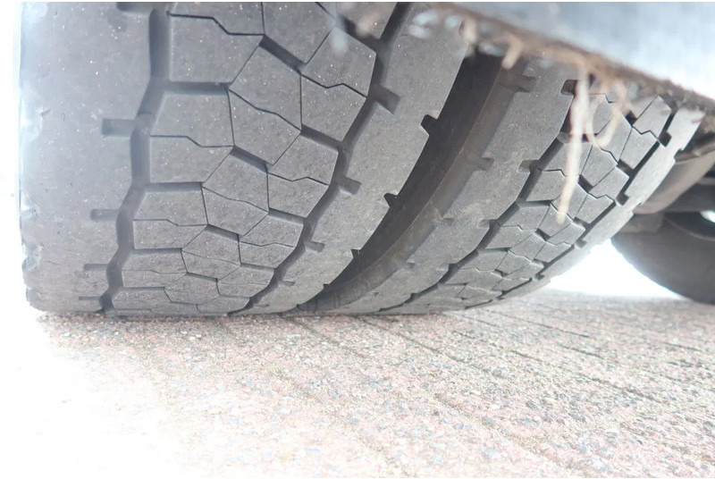 Box truck Mercedes-Benz Antos 1924 LL Bakwagen + laadklep 2500 kg: picture 13