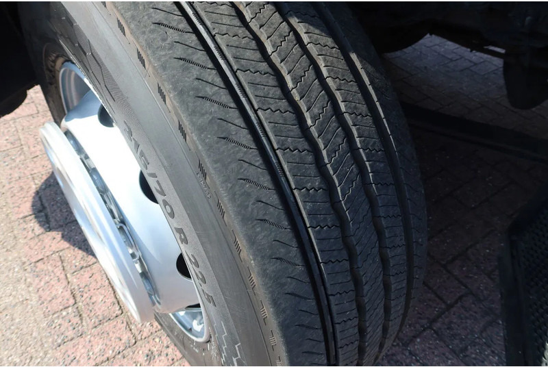 Mercedes-Benz Antos 2127 L Bak + klep 2000 kg Euro 6 - Box truck: picture 5 Mercedes-Benz Antos 2127 L Bak + klep 2000 kg Euro 6 - Box truck: picture 5