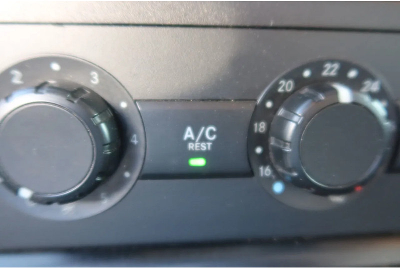 Box truck Mercedes-Benz Antos 2127 L Bak + klep 2000 kg Euro 6: picture 18