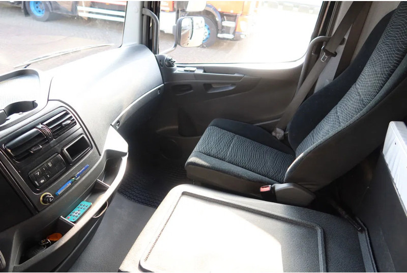 Mercedes-Benz Atego 818 818 L Bak+ Klep 1500 kg. Geisoleerd dak - Box truck: picture 5 Mercedes-Benz Atego 818 818 L Bak+ Klep 1500 kg. Geisoleerd dak - Box truck: picture 5