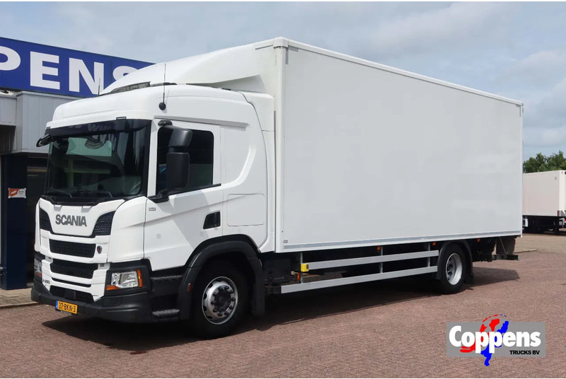 Scania P250 4x2 Geïsoleerde Bakwagen + Dhollandia klep 2000 kg + slaapcabine - Box truck: picture 1 Scania P250 4x2 Geïsoleerde Bakwagen + Dhollandia klep 2000 kg + slaapcabine - Box truck: picture 1