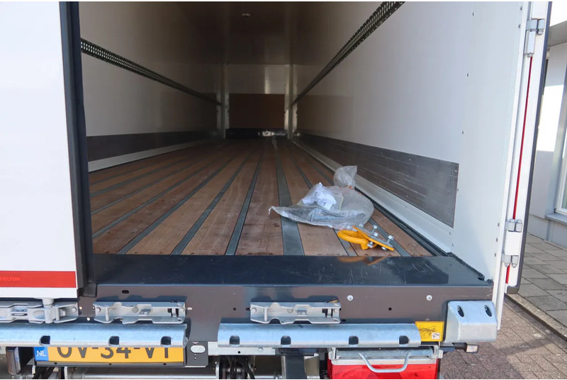 Closed box semi-trailer Wielton 3 Asser. Gesloten met Dhollandia klep 2500 kg Lift as: picture 8