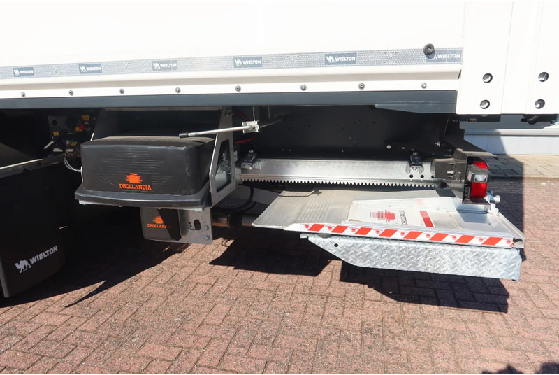 Closed box semi-trailer Wielton 3 Asser. Gesloten met Dhollandia klep 2500 kg Lift as: picture 10