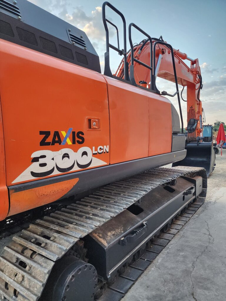 HITACHI ZX300LCN-6 - Crawler excavator: picture 4 HITACHI ZX300LCN-6 - Crawler excavator: picture 4