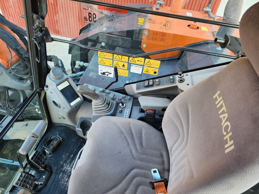 Mini excavator HITACHI ZX85USB-6: picture 8