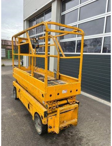 Haulotte Compact 8 - Scherenarbeitsbühne 8,2m, BJ 2021 - Scissor lift: picture 3 Haulotte Compact 8 - Scherenarbeitsbühne 8,2m, BJ 2021 - Scissor lift: picture 3