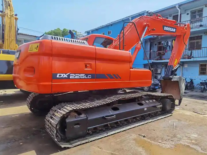 Crawler excavator 22tons Used Excavator Doosan DX225 In Good Condition Used Original doosan 225 excavator: picture 6