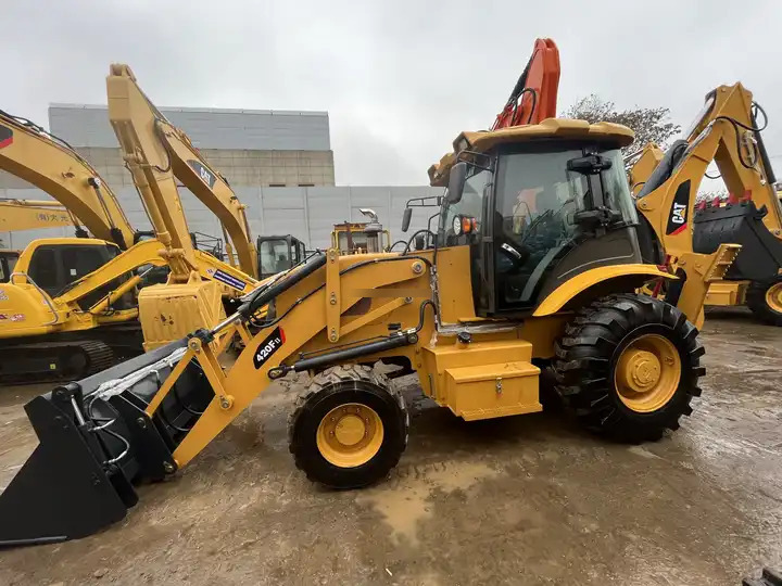 Cheap Price 420f2 Used Backhoe Loader Used Backhoes Cat 420f2 Tractor Backhoe Loader with good working condition on Sale - Backhoe loader: picture 4 Cheap Price 420f2 Used Backhoe Loader Used Backhoes Cat 420f2 Tractor Backhoe Loader with good working condition on Sale - Backhoe loader: picture 4