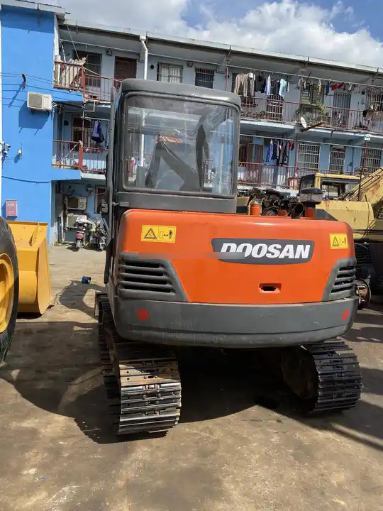 Doosan DH55-V Used Excavator Crawler Excavator Second Hand Japan Engine DH55-V Doosan Excavator in stock for sale - Mini excavator: picture 3 Doosan DH55-V Used Excavator Crawler Excavator Second Hand Japan Engine DH55-V Doosan Excavator in stock for sale - Mini excavator: picture 3