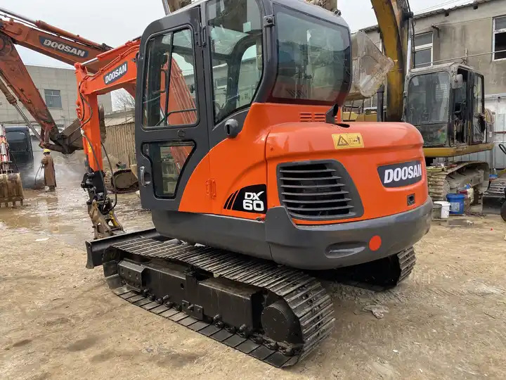 Good Sales 6t Mini Excavator,Small Excavating Machine Korea Doosan Used Excavators Doosan Dx60 For Sale With Nice Work Condition - Crawler excavator: picture 3 Good Sales 6t Mini Excavator,Small Excavating Machine Korea Doosan Used Excavators Doosan Dx60 For Sale With Nice Work Condition - Crawler excavator: picture 3