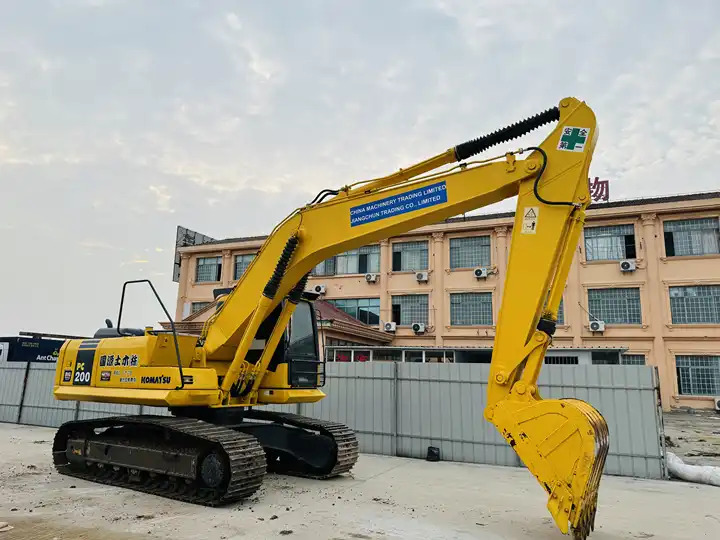 Hot Sale 20 Ton Crawler Excavator Komatsu Pc200-6 Pc200-7 Pc200-8 Original From Japan For Sale In Shanghai - Crawler excavator: picture 3 Hot Sale 20 Ton Crawler Excavator Komatsu Pc200-6 Pc200-7 Pc200-8 Original From Japan For Sale In Shanghai - Crawler excavator: picture 3
