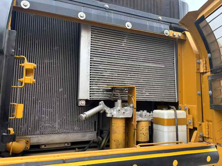 Hot Sale CAT 336 with Strong Power Engine Short Years Excellent Working Condition Crawler 36 Ton Used Tractor CAT 336 in Shock - Excavator: picture 5 Hot Sale CAT 336 with Strong Power Engine Short Years Excellent Working Condition Crawler 36 Ton Used Tractor CAT 336 in Shock - Excavator: picture 5