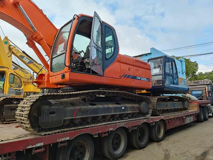 Hydraulic Excavator Doosan DX225LC and More Used Excavator from Korea - Crawler excavator: picture 2 Hydraulic Excavator Doosan DX225LC and More Used Excavator from Korea - Crawler excavator: picture 2