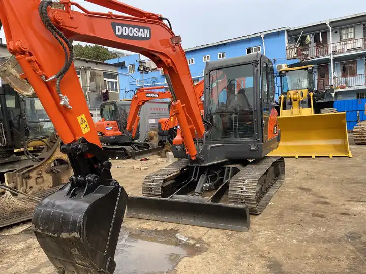 Original 6ton Doosan Dx60 used Hydraulic Crawler mini Excavator Doosan DX60 Excavator in Stock - Crawler excavator: picture 3 Original 6ton Doosan Dx60 used Hydraulic Crawler mini Excavator Doosan DX60 Excavator in Stock - Crawler excavator: picture 3