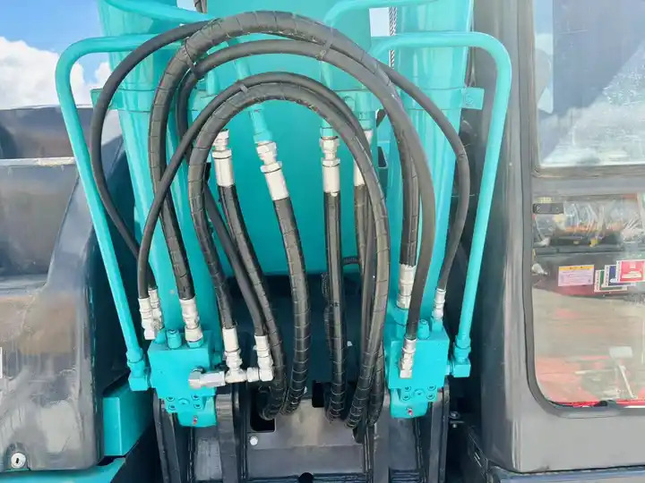 Shorter-tail Hydraulic Excavator Kobelco Sk135sr Sk115sr Japan Surplus Backhoe Excavator Machine In Shanghai - Crawler excavator: picture 4 Shorter-tail Hydraulic Excavator Kobelco Sk135sr Sk115sr Japan Surplus Backhoe Excavator Machine In Shanghai - Crawler excavator: picture 4