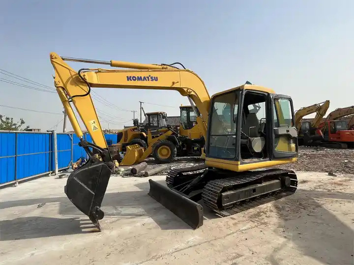 Komatsu used pc60-7 excavator/used 6ton excavator /Komatsu japan pc60-7 mini used excavator for sale Komatsu excavator - Crawler excavator: picture 4 Komatsu used pc60-7 excavator/used 6ton excavator /Komatsu japan pc60-7 mini used excavator for sale Komatsu excavator - Crawler excavator: picture 4
