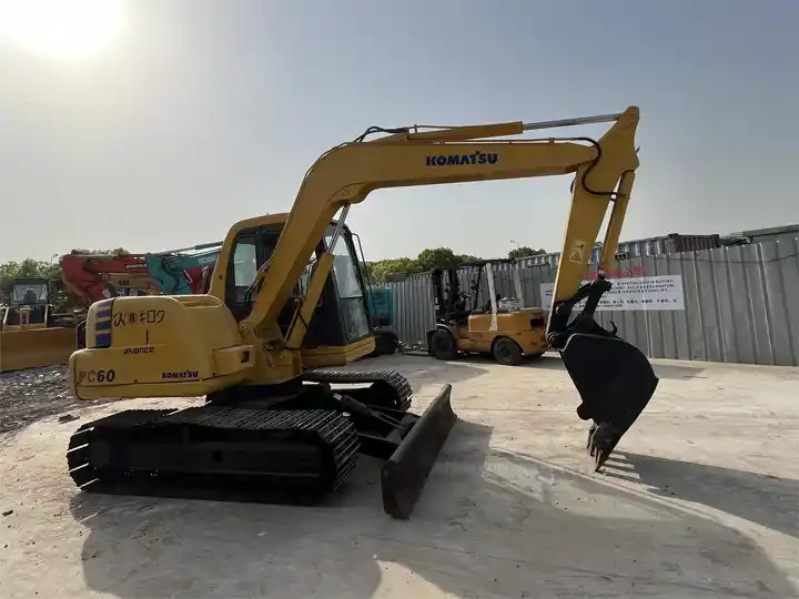 Komatsu used pc60-7 excavator/used 6ton excavator /Komatsu japan pc60-7 mini used excavator for sale Komatsu excavator - Crawler excavator: picture 5 Komatsu used pc60-7 excavator/used 6ton excavator /Komatsu japan pc60-7 mini used excavator for sale Komatsu excavator - Crawler excavator: picture 5