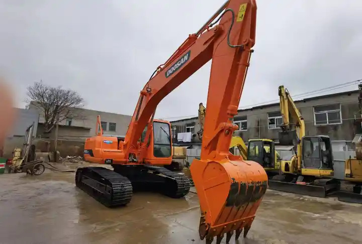 Used 20Ton Korea Excavator Machinery Equipment, Doosan Excavator DH220LC-7 Medium-size Digger - Crawler excavator: picture 4 Used 20Ton Korea Excavator Machinery Equipment, Doosan Excavator DH220LC-7 Medium-size Digger - Crawler excavator: picture 4