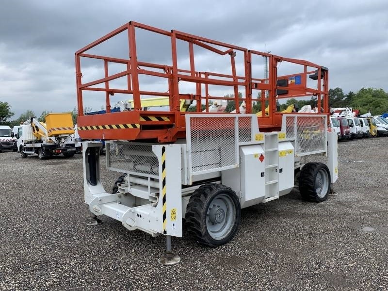 Genie GS3390 - 12,06 m - 4x4 - diesel - Scissor lift: picture 2 Genie GS3390 - 12,06 m - 4x4 - diesel - Scissor lift: picture 2