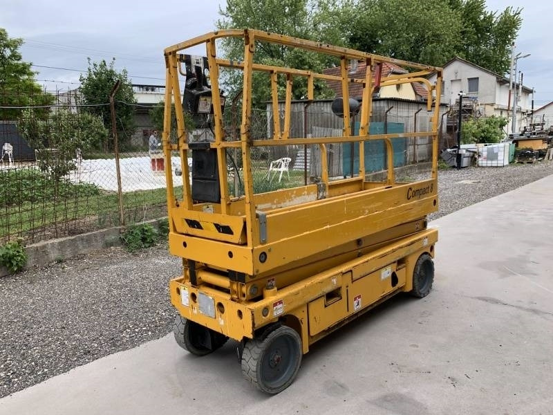 Haulotte Compact 8 - 8m, electric - Scissor lift: picture 2 Haulotte Compact 8 - 8m, electric - Scissor lift: picture 2