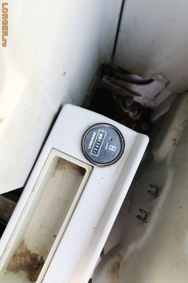 Crawler excavator Liebherr R 916 LC: picture 16