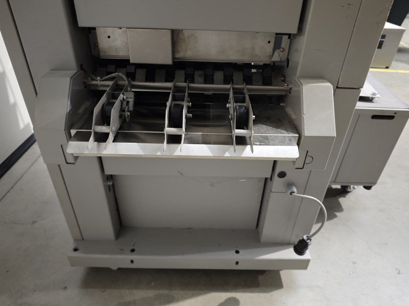 Horizon VAC-100 c | collator | 10 stations | 2005 | 1.17 mio - Printing machinery: picture 2 Horizon VAC-100 c | collator | 10 stations | 2005 | 1.17 mio - Printing machinery: picture 2