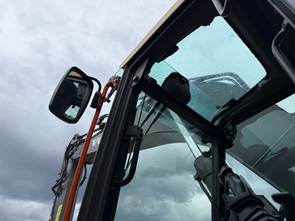 Crawler excavator Volvo ECR 235 EL: picture 35