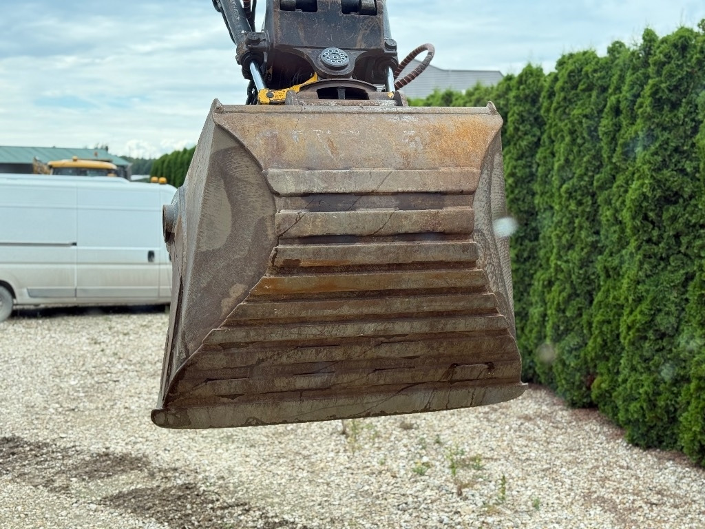 Crawler excavator Volvo ECR 235 EL: picture 19