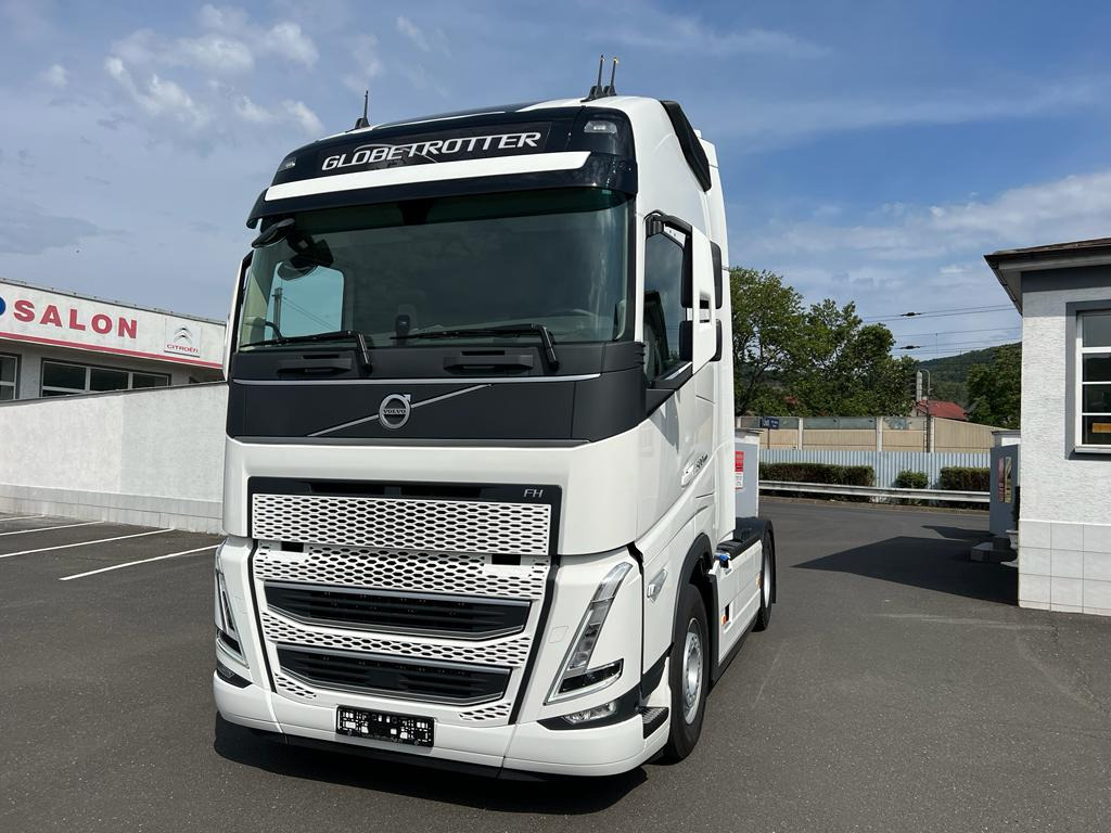 VOLVO FH 500 / Leather/ VEB+/ Air/ 2 tanks/ i-Parkcool/ - Tractor unit: picture 3 VOLVO FH 500 / Leather/ VEB+/ Air/ 2 tanks/ i-Parkcool/ - Tractor unit: picture 3