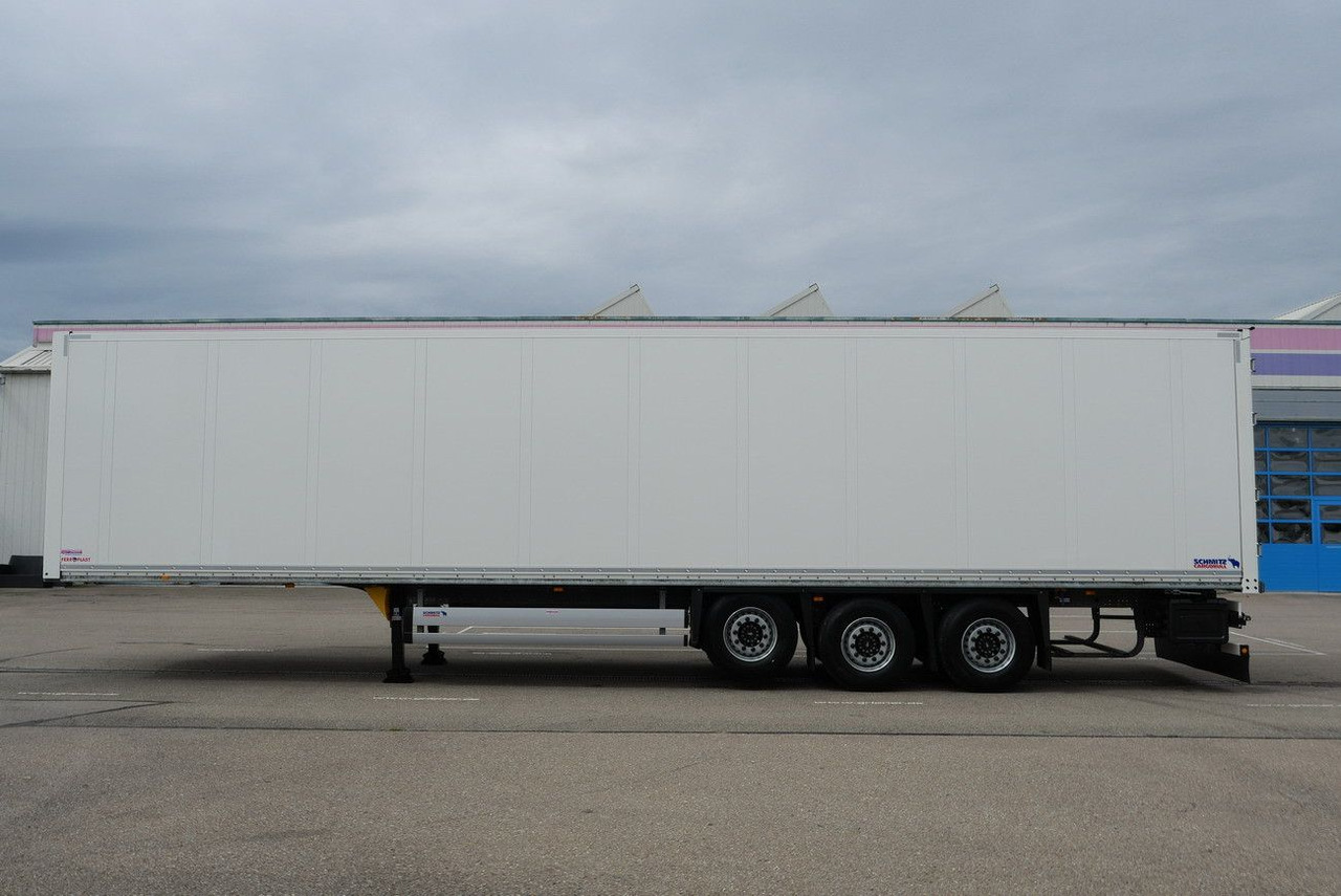 Schmitz Cargobull SKO/SBO  24 ZURRLEISTE / ZURRINGE / LIFTACHSE - Closed box semi-trailer: picture 5 Schmitz Cargobull SKO/SBO  24 ZURRLEISTE / ZURRINGE / LIFTACHSE - Closed box semi-trailer: picture 5