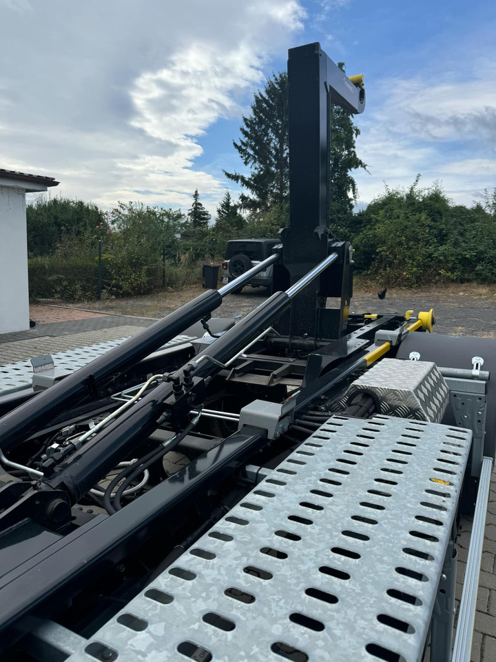 FUSO Canter 9C18 Abrollkipper Marrel AL4 - Hook lift truck: picture 3 FUSO Canter 9C18 Abrollkipper Marrel AL4 - Hook lift truck: picture 3