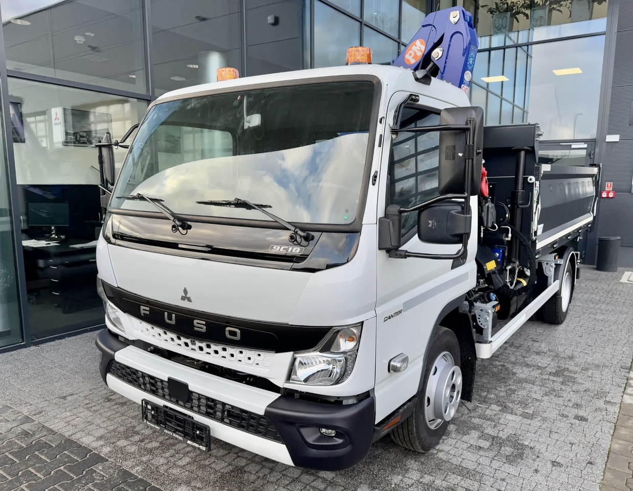 Fuso Canter 9C18 Kran PM 65 Kipper - Tipper, Crane truck: picture 1 Fuso Canter 9C18 Kran PM 65 Kipper - Tipper, Crane truck: picture 1