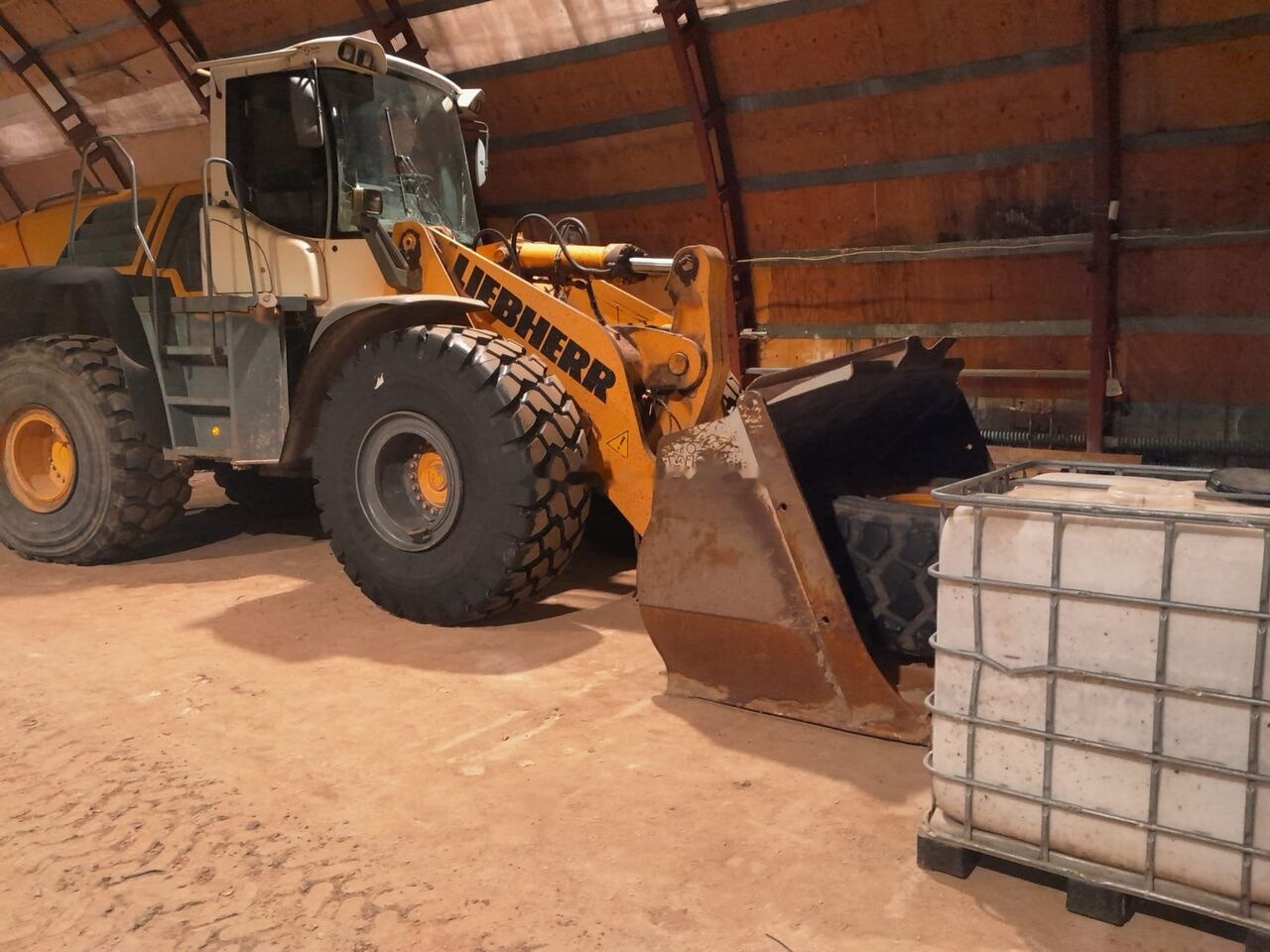 Liebherr L 566 - Wheel loader: picture 1 Liebherr L 566 - Wheel loader: picture 1