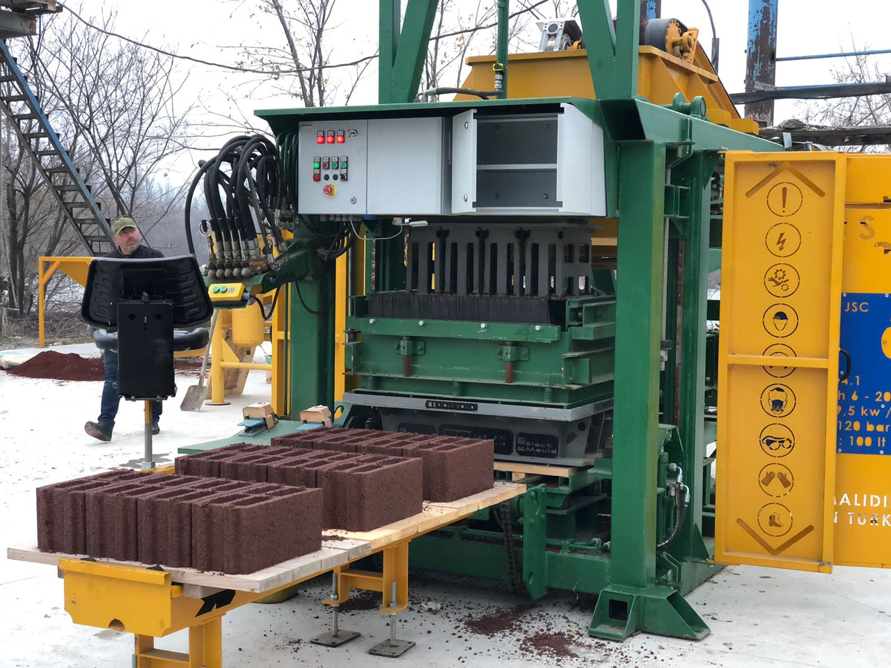 Economic Hollow Block Machine - Block making machine: picture 5 Economic Hollow Block Machine - Block making machine: picture 5