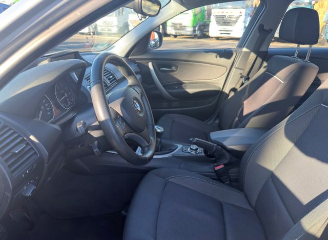 Car BMW 116i Limousine: picture 11